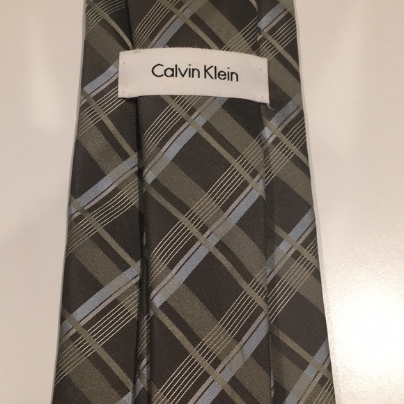 5/$25 green Calvin Klein tie. Reg width & length - Picture 3 of 3